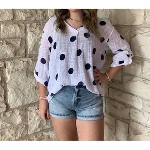 NEW LOOK MODE USA polka dot print v- neck top in white/navy